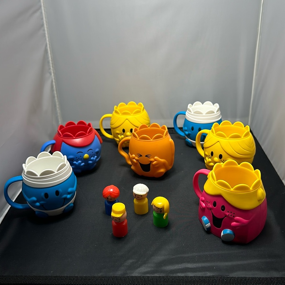 Lot of McDonald's 7 mugs & 4 vintage Little People